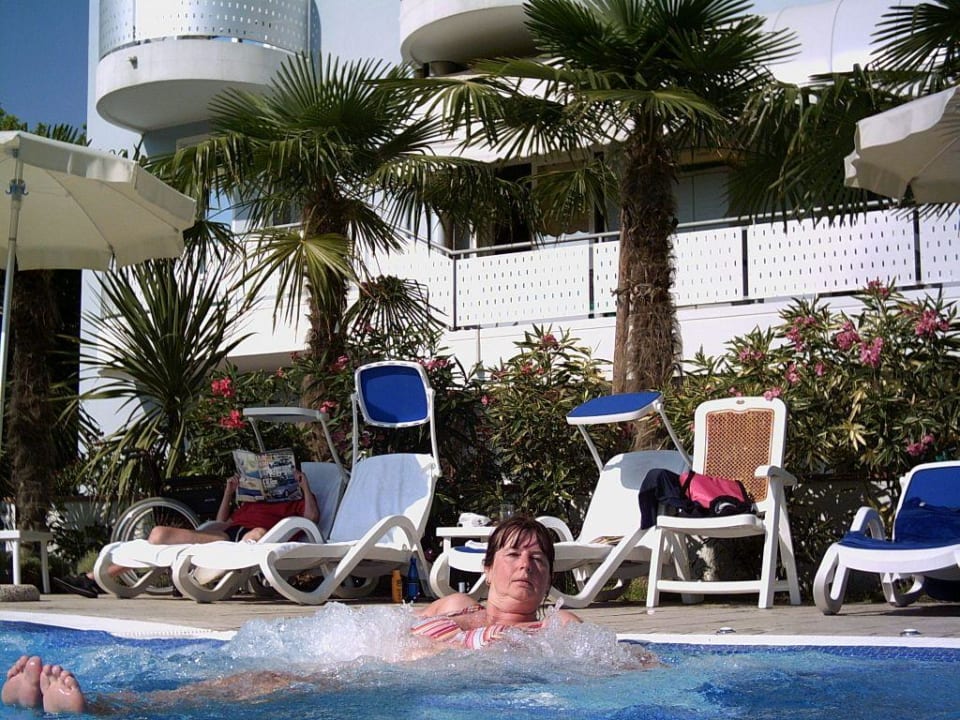 Relaxen im Pool Hotel Helios
