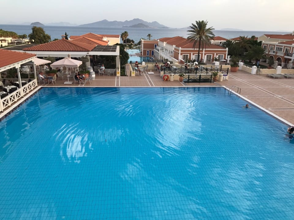 Pool Porto Bello Royal