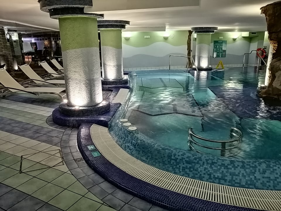 Pool Bull Escorial & Spa