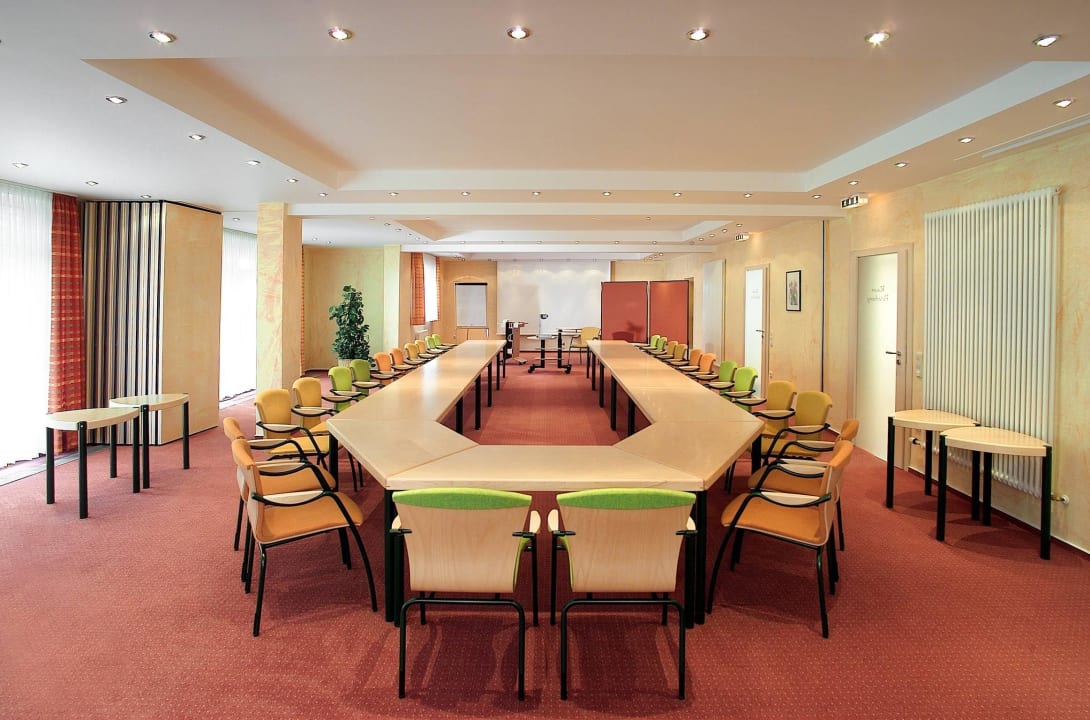 Tagungsraum Land-gut-Hotel Zum Alten Forsthaus - Aufladestation f. Elektroautos vorhanden