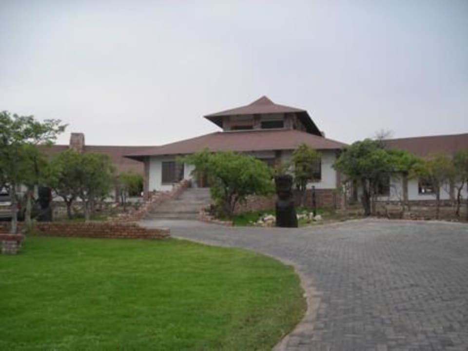 Der Eingangsbereich Etosha Safari Lodge