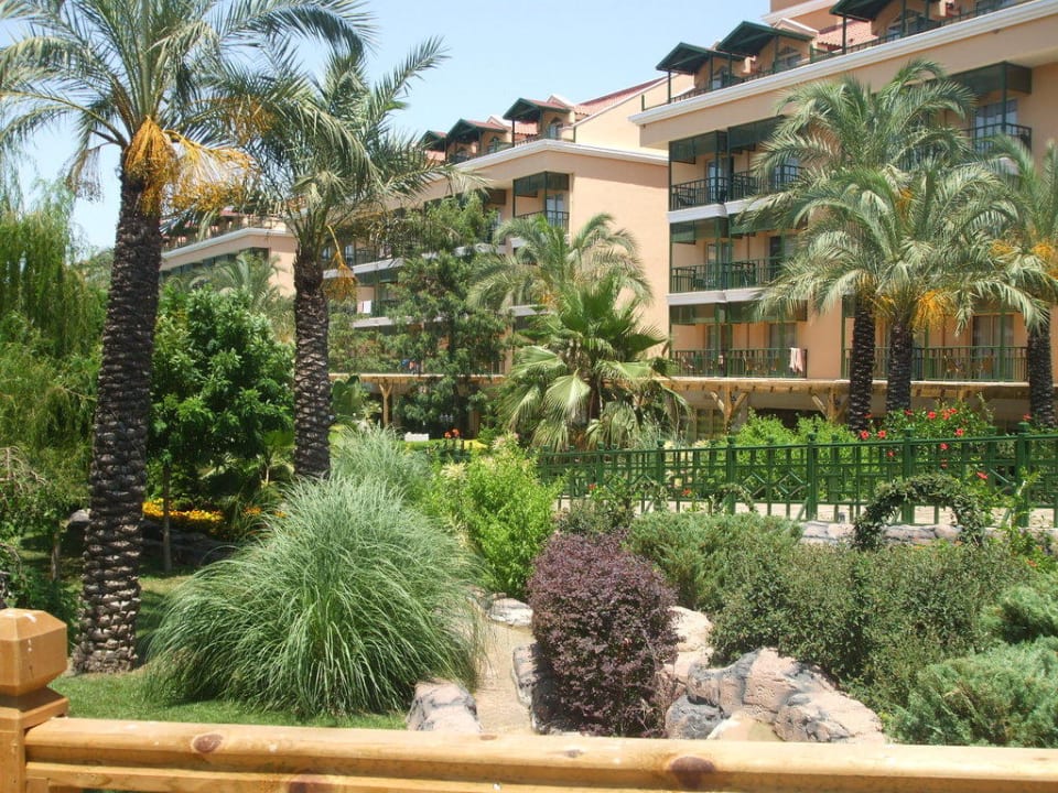 Вид из сада Crystal Paraiso Aqua Collection