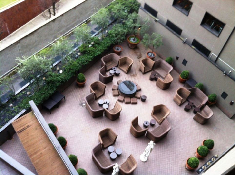 Sitzmöglichkeiten außen Radisson Blu Hotel Milan