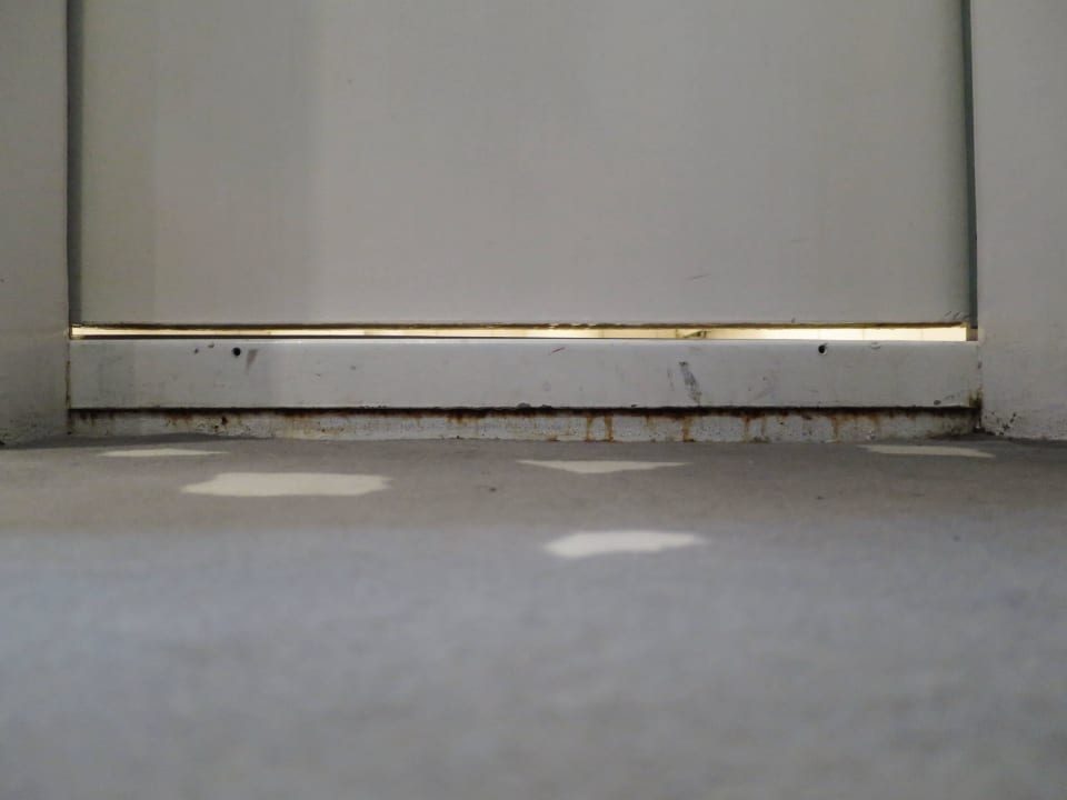 Eingang zum Bad, Sauber ist anders SORAT Hotel Berlin