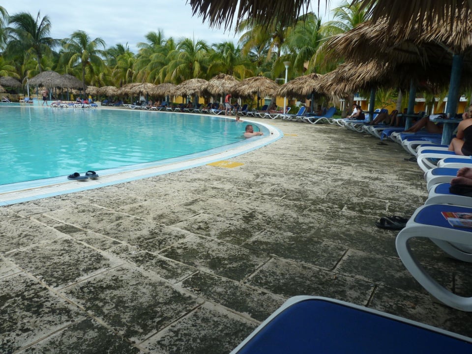 Dreckige Poolandschaft Melia Las Antillas - Adults only