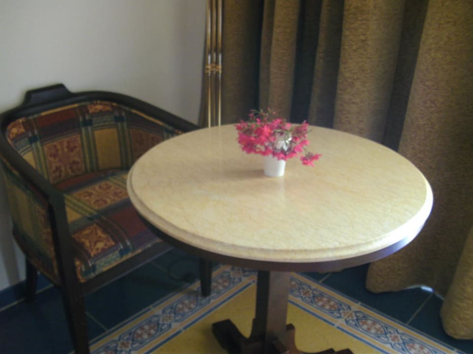 Blümchen in unserem Zimmer Palm Royale Resort - Soma Bay