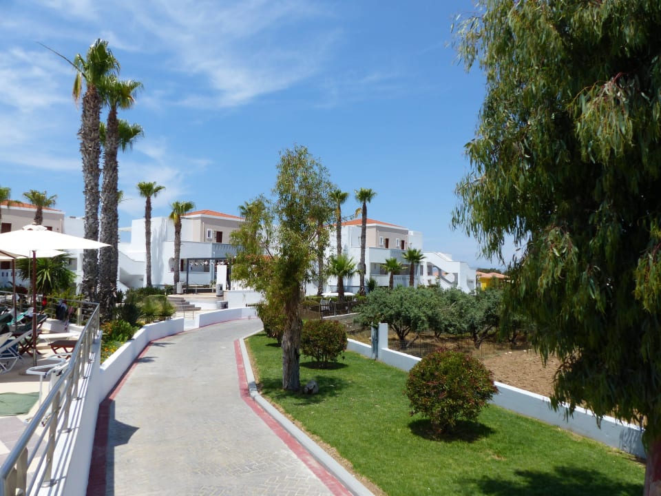 Spaziergang durch die Anlage Atlantica Marmari Palace