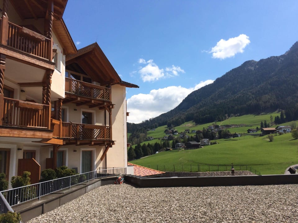 Hotel und Ausblick Hotel Chalet Tianes