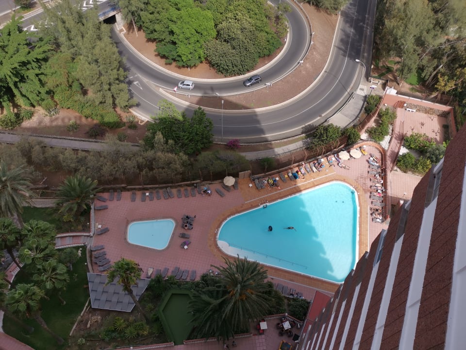 Pool Corona Roja