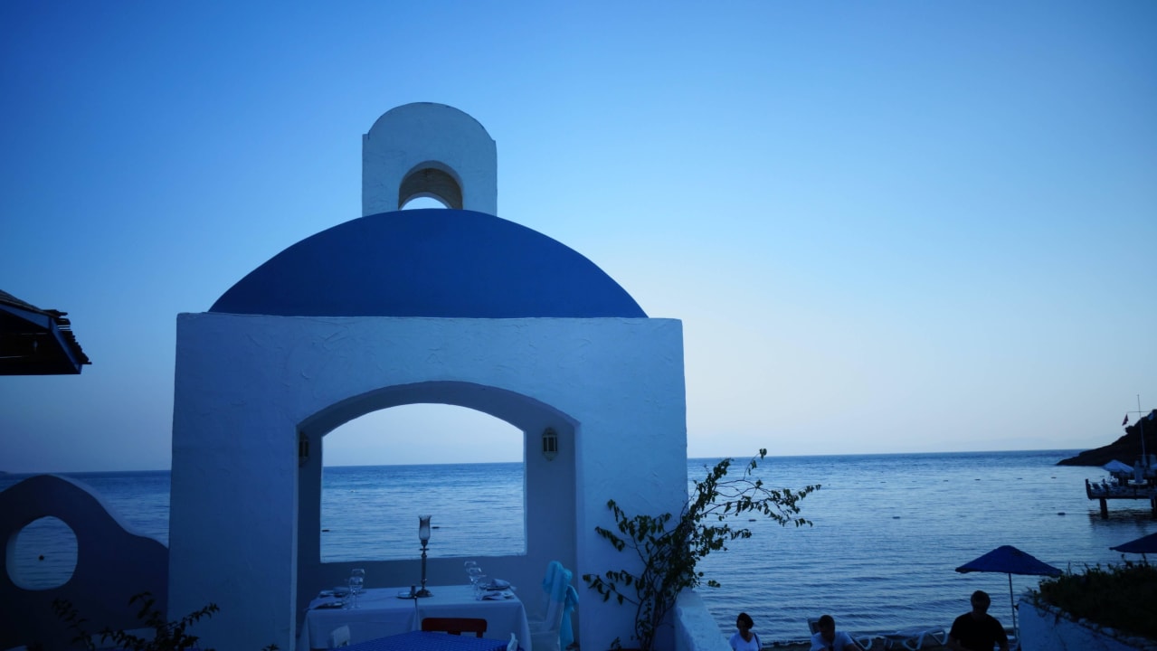 Santorin? Paloma Pasha