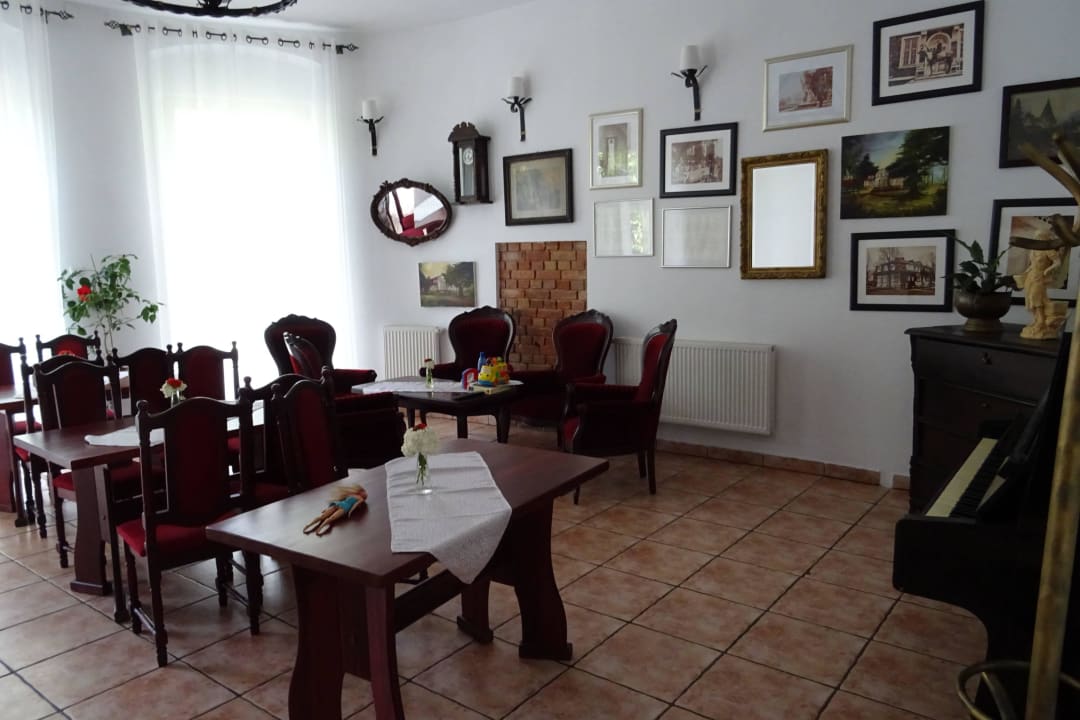 Lobby hinter der Rezeption Hotel Ksiezycowy Dworek