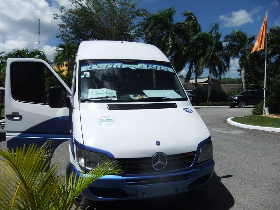 Der Bus zur Rückreise BelleVue Dominican Bay