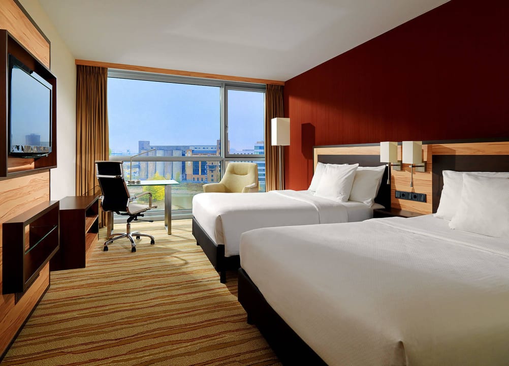 Hafenzimmer Double-Size Bed Hotel Courtyard by Marriott Düsseldorf Hafen