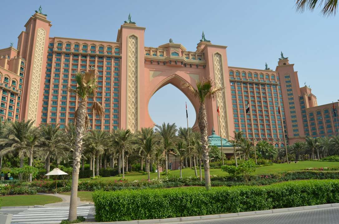 Hotel von der Meerseite/Zufahrt aus Atlantis, The Palm