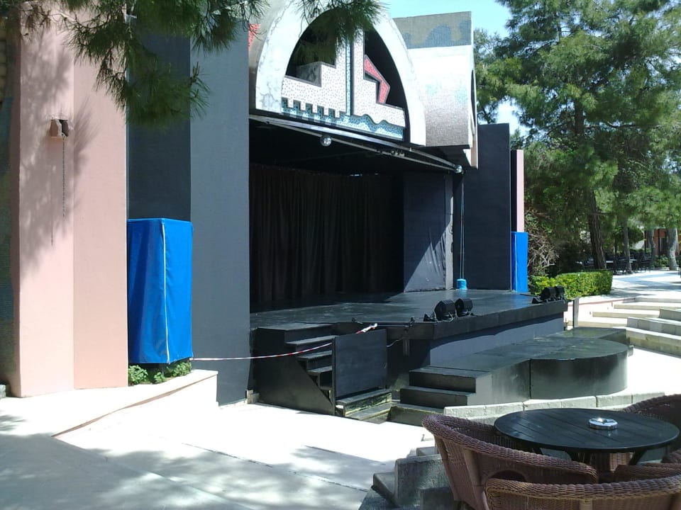 Amphitheater Blue Waters Club