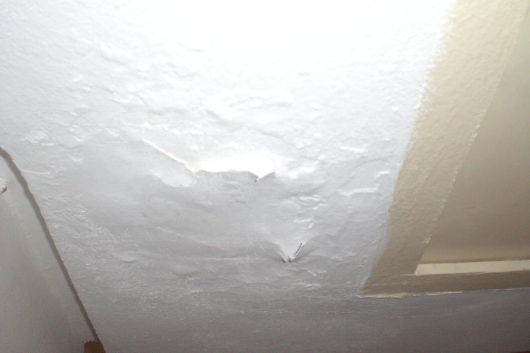 Putz aus der Decke fällt täglich auf dem Boden The Club Hammamet