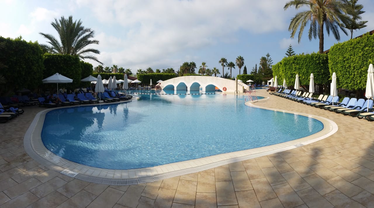 Action-Pool Club Grand Side