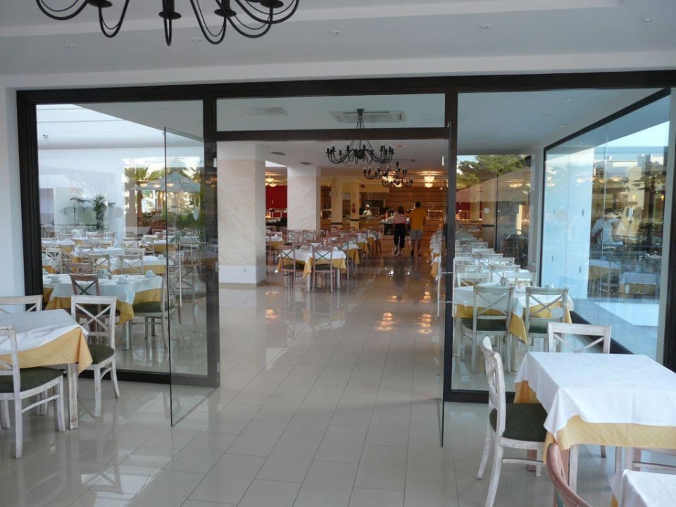 Speisesaaleingang allsun App.-Hotel Albatros