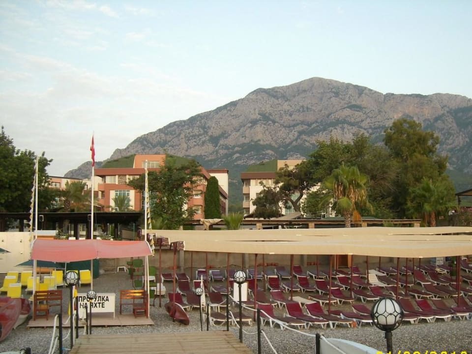 Ansicht vom Bootsteg zum Strand Armas Gül Beach