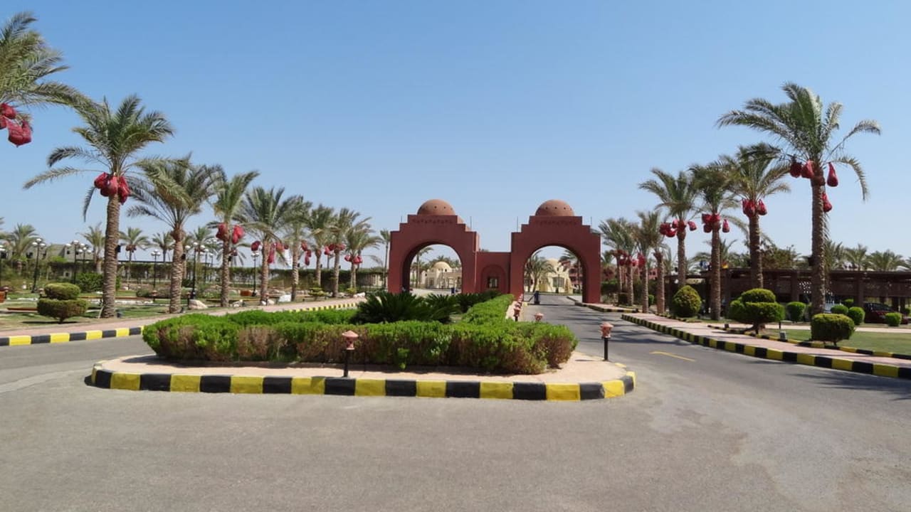 Zufahrt zum Hotel Swisstouch Oriental Resort Marsa Alam