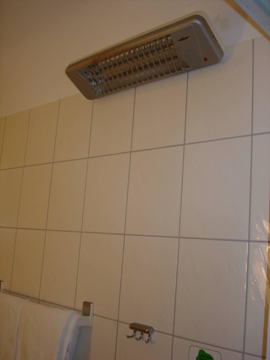 Heizstrahler im Badezimmer Days Inn Leipzig City Centre
