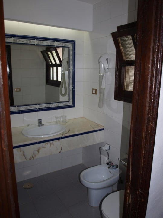 Badezimmer seitlicher Bau Hotel Parque Tropical