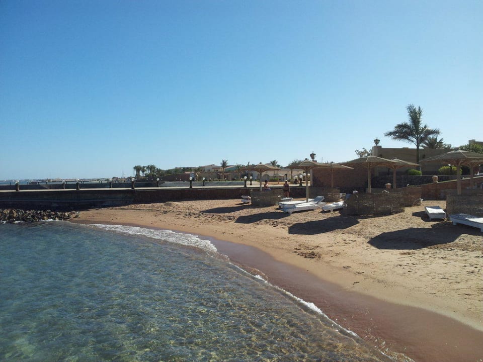 Mauer auf der anderen Strandseite Palm Beach Resort