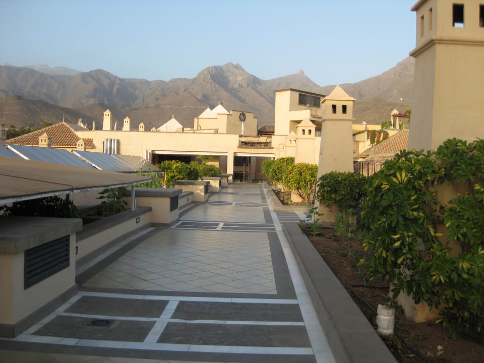 Gang oben auf dem Dach  GF Gran Costa Adeje