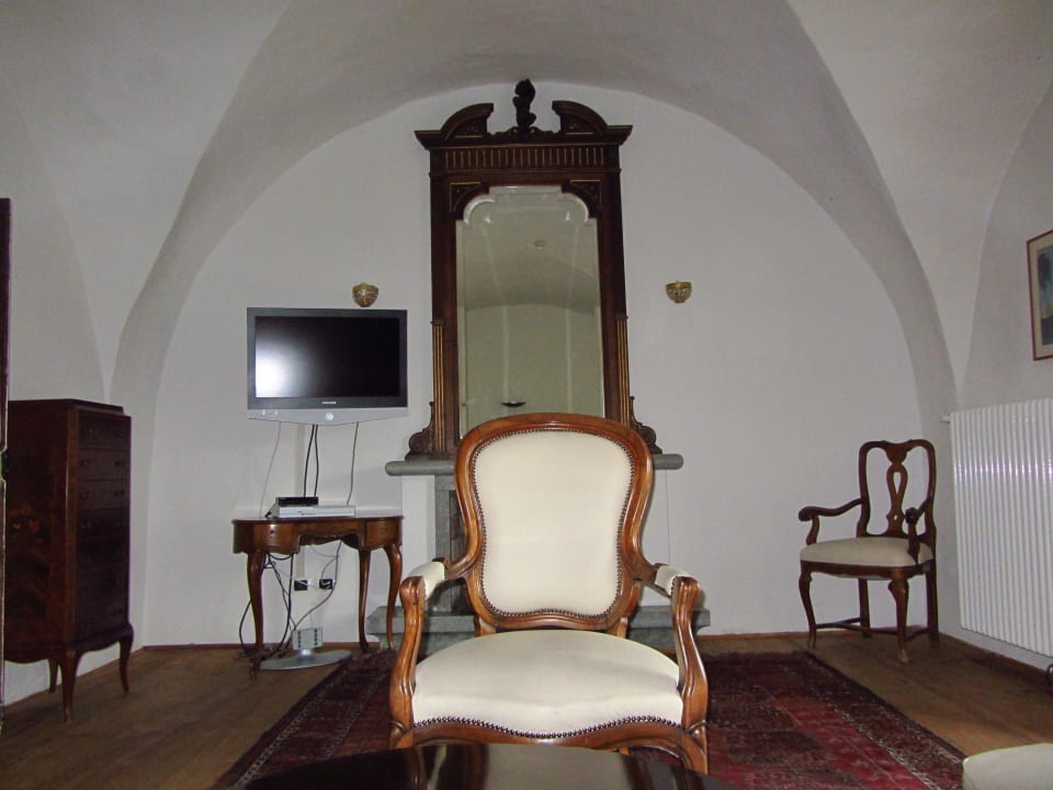 Fernsehzimmer mit offenem Kamin Naturhotel Wieserhof