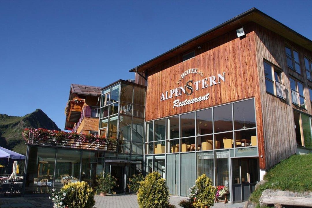 Eingang, Rezeption, Frühstücksraum Hotel Alpenstern