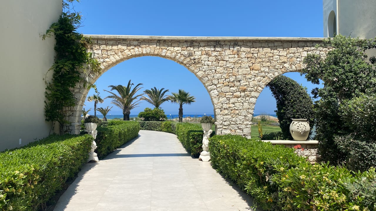 Gartenanlage Vantaris Palace