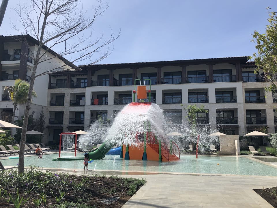 Pool Lopesan Costa Bávaro Resort, Spa & Casino