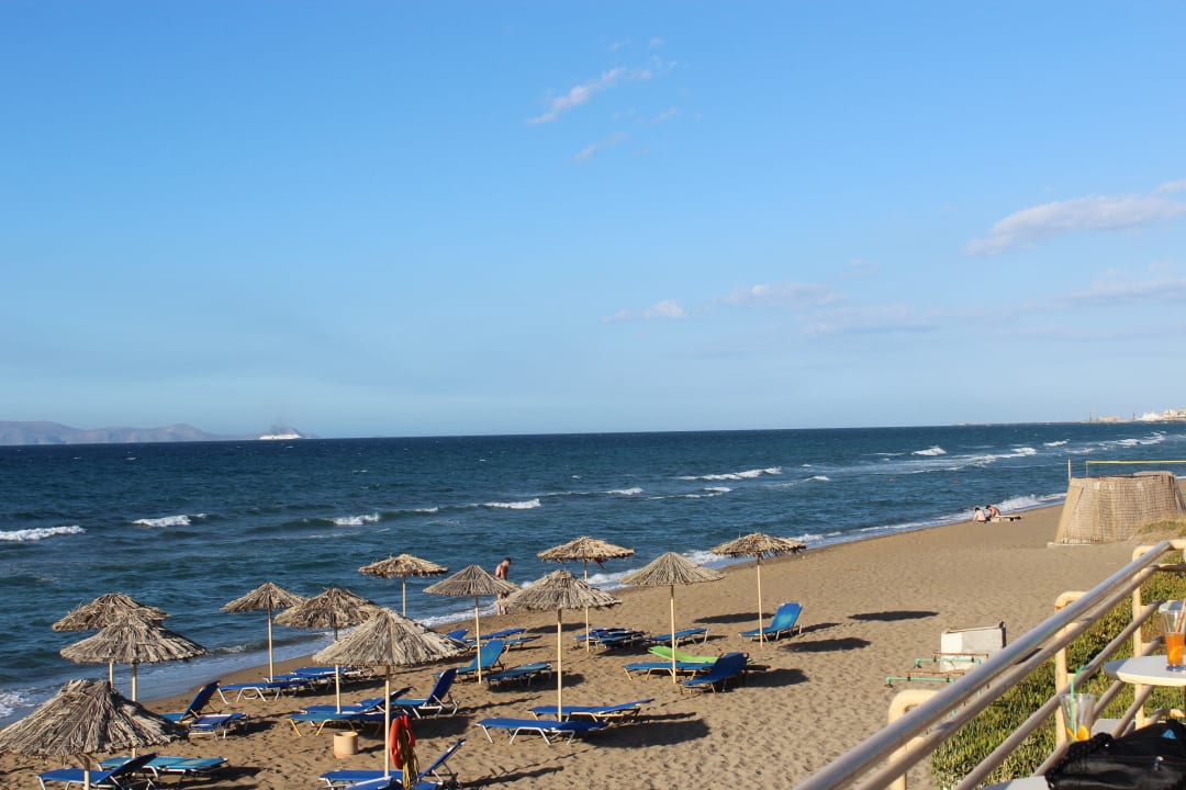 Bar Terrasse Blick auf den Strand Civitel Creta Beach