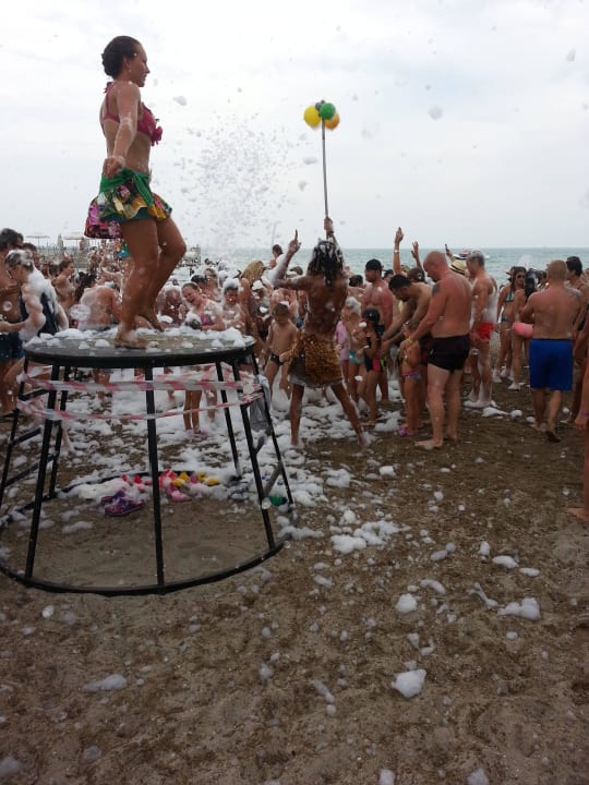 Schaumparty am Strand Belek Beach Resort Hotel