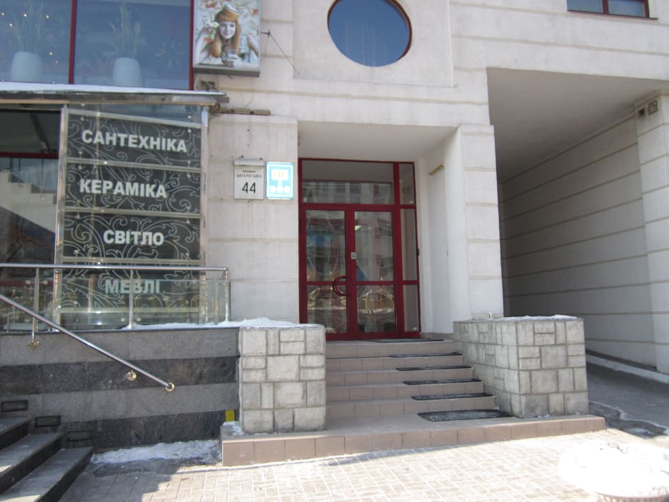 Eingang zum Apartmenthaus Partner Guest House Baseina Street