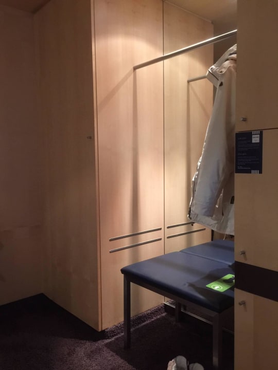 Garderobe Hotel Dorint an der Messe Köln