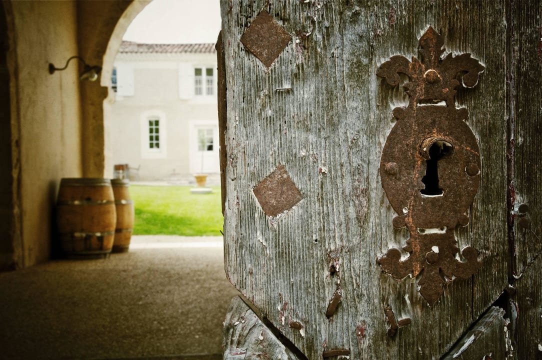 Porche d'entrée des Bastides du golf d'Albret Résidence Hôtelière Les Bastides du Golf d'Albret