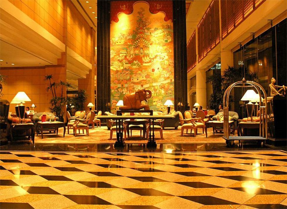 Der Lobbybereich am Abend Hotel Century Park