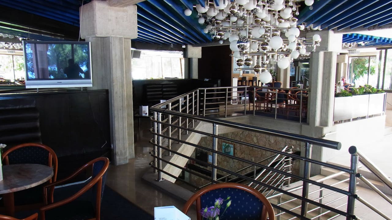 Teilbereich der Bar Bluesun Hotel Soline
