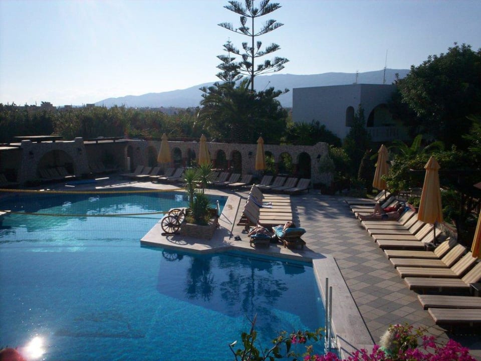 Am Pool Gaia Garden Hotel