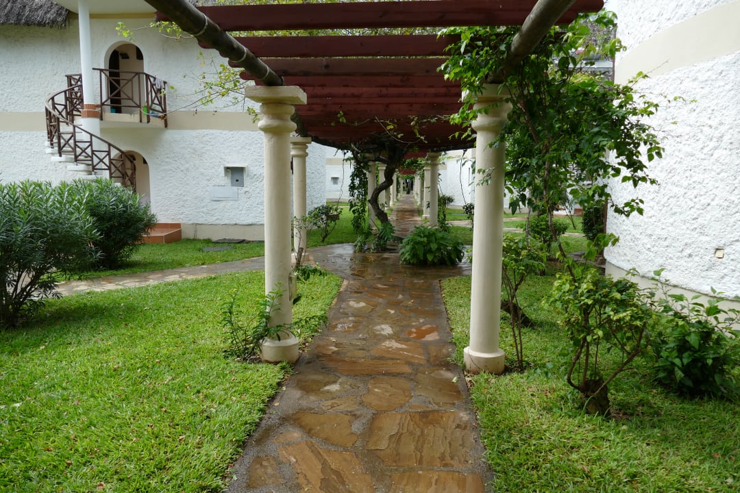 Gartenanlage Neptune Village Beach Resort & Spa