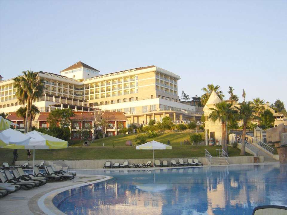 Haupthaus mit Animationspool Horus Paradise Luxury Resort & Club