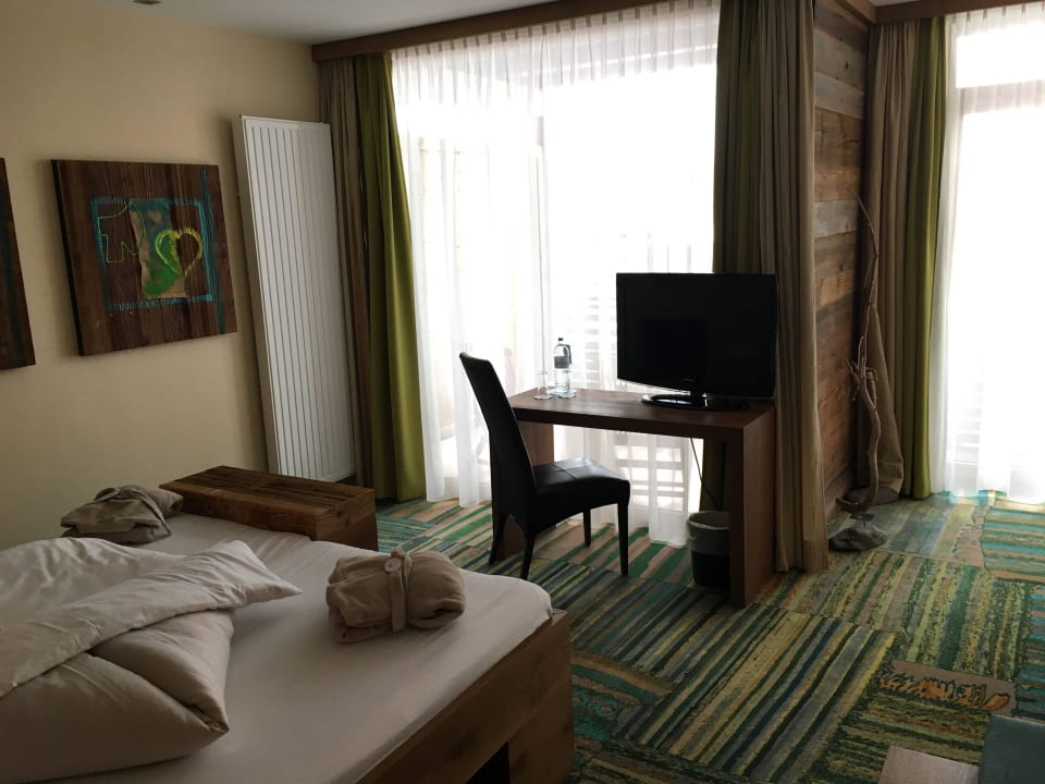 Schreibtisch & TV Hotel Salzburger Hof Leogang