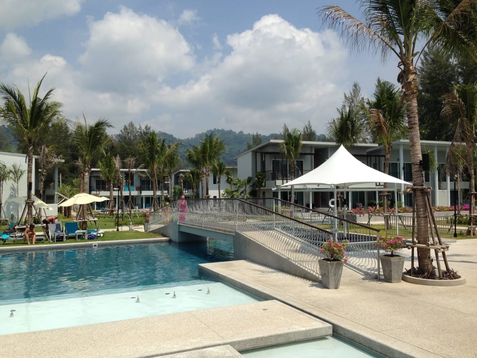 Blick von der Lobby in die Anlage The Waters Khao Lak by Katathani