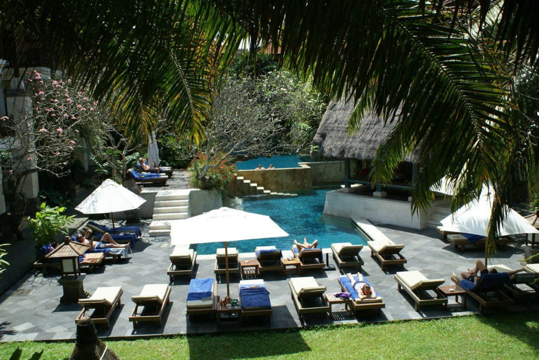 Poolbereich im Beach Club Puri Santrian