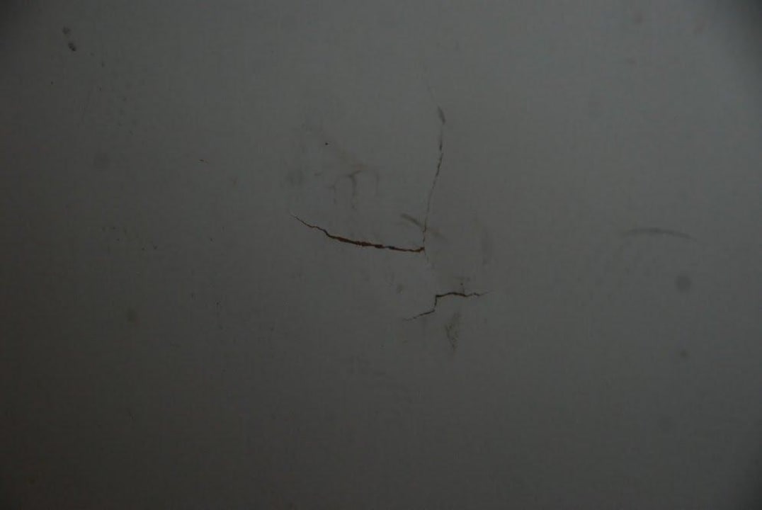 Room needs renovation Pavlinia Hotel & Apartments