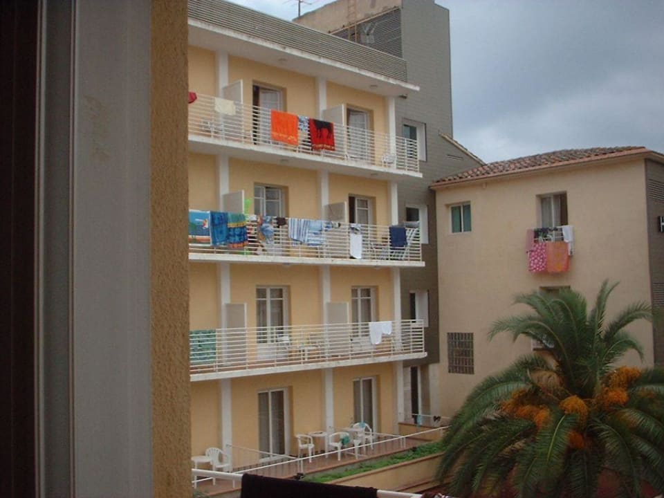 Blick auf Balkone Hotel La Palmera