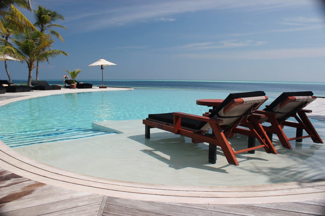Unendliche Weiten am Infinity-Pool Komandoo Island Resort & Spa - Adults only