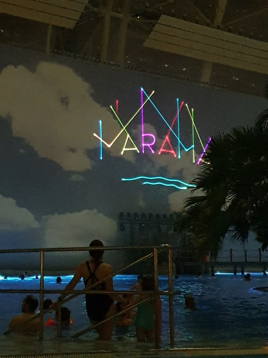 Pool Tropical Islands Resort