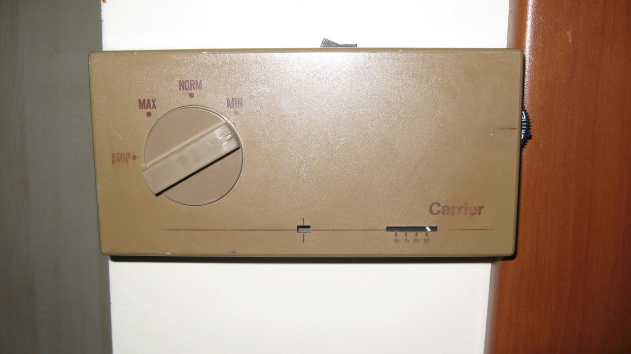 Schalter der Klimaanlage Saphir Hotel & Villas